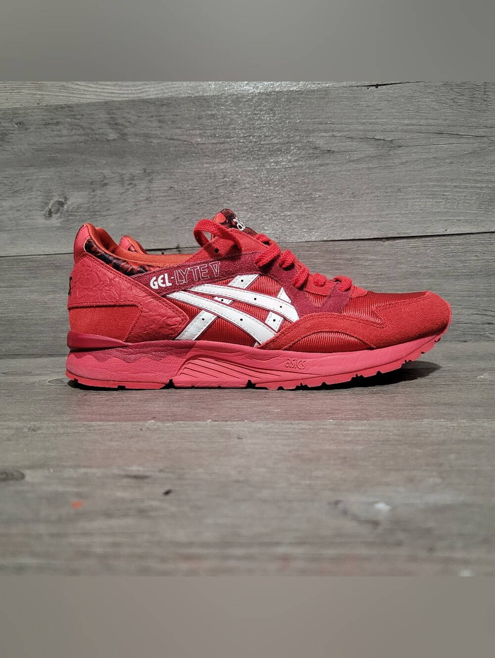 ASICS GEL-LYTE V Valentine's Day BE MINE Mens Size 9.5 Red Sneakers